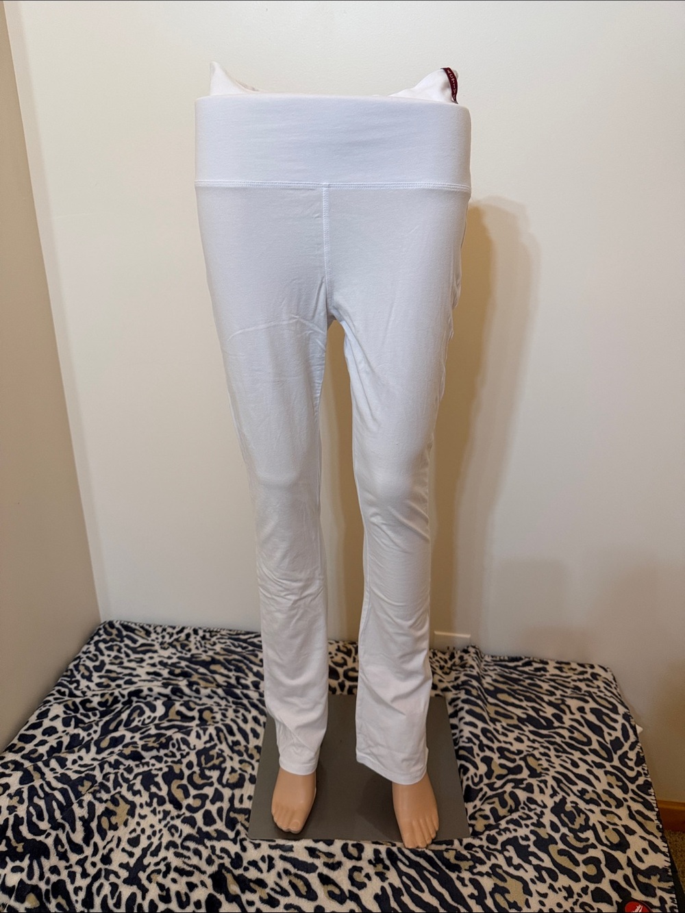 Active USA White High-Waist Yoga Leggings with Red Logo Tab NWOT